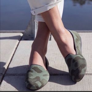 Rothys SZ 7, Olive camo striped back loafers.